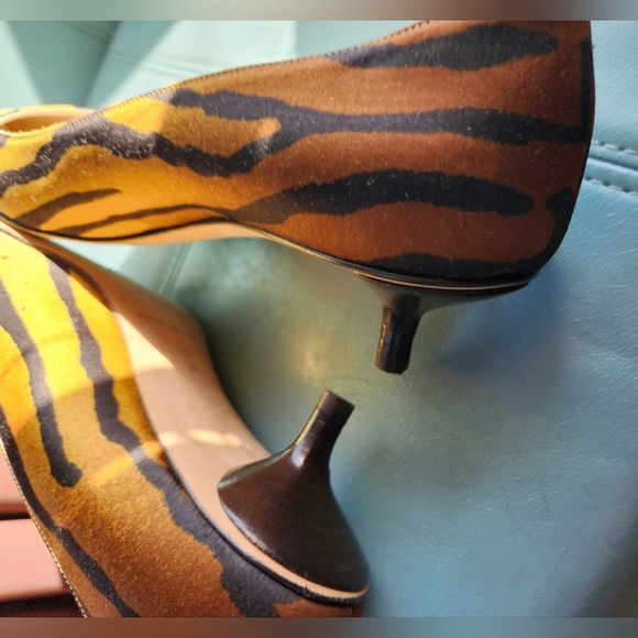 MICHAEL KORS Y2k Yellow Gold Chocolate Tiger Ombre Silk Low Kitten Heel Pumps 9 - Picture 10 of 16